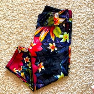 Calia by Carrie signature floral capris